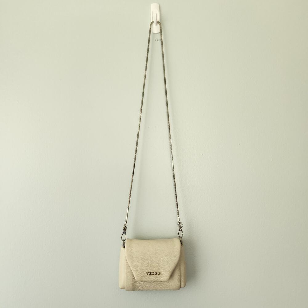 Velez Faux Leather Crossbody Purse Womens Tan Mini Silver Snake Chain Strap Edgy
